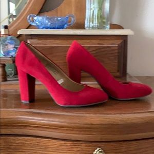 Medina heels size 8 Maroon/Red